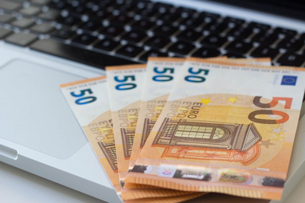 Money And Notebook Bilder Und Fotos Creative Commons 2 0 