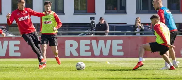 1. FC Köln Fußballspieler Simon Terodde und Abwehrspieler Jorge Meré beim ersten Fußballtraining mit André Pawlak