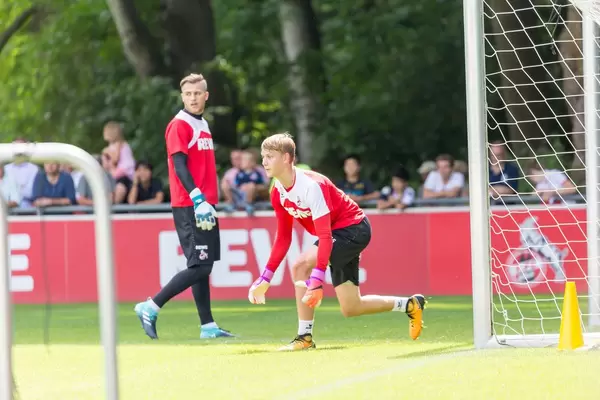 1. FC Köln goal keeper Sven Müller and player Brady Scott during training