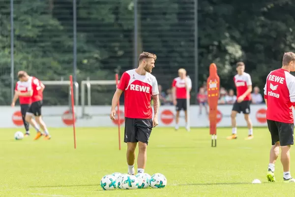 1. FC Köln rear back Pawel Olkowski during training