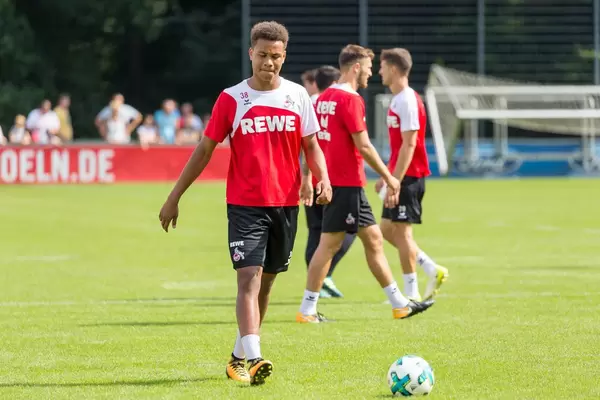 1. FC Köln Spieler Nikolas Nartey beim Training