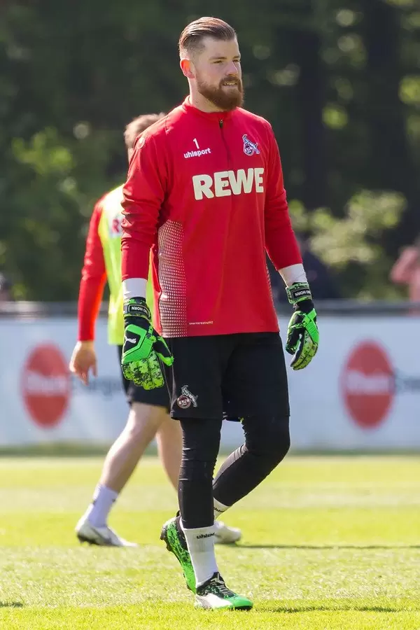 1. FC Köln Torwart Timo Horn beim Training von dem neuen Fußballtrainer André Pawlak