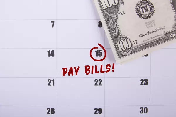 100 dollar banknote and Pay Bills date marked on the calendar