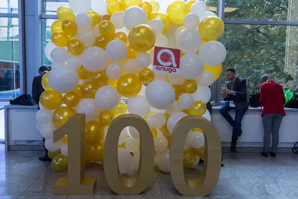 100 Jahre Anuga Messe in Köln - Luftballons zum Jubliäum