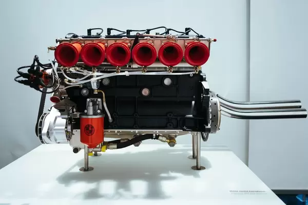 BMW P84 Motor im BMW Museum - Klassischer Sportwagen