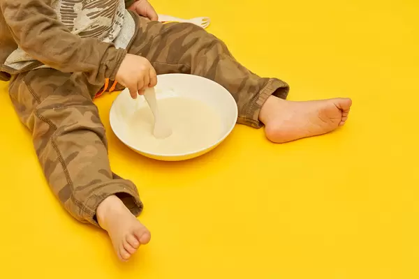 2 years old kid eating healthy porridge
