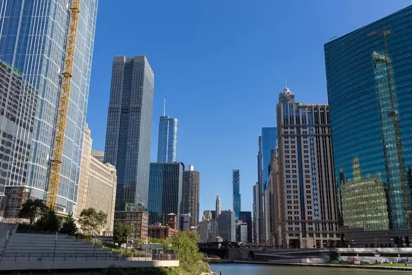 333 Wacker Drive (on the right-hand side of the photo) and other skyscrapers in Downtown Chicago seen from the river during a sightseeing boat trip