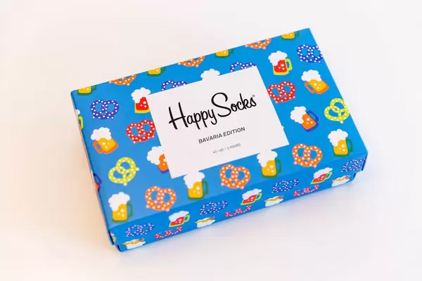 3er Pack Happy Socks in der Bavaria Edition vor weißem Hintergrund