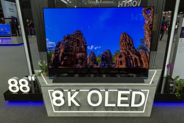 88" 8K Oled von LG mit AI-Bildschirm, Rahmensockel und integriertem 4.2-Soundsystem