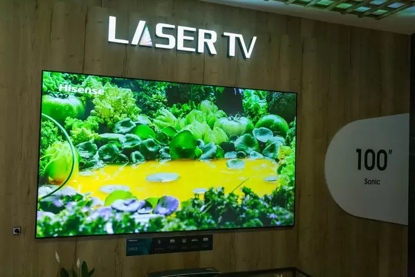 8K Fernsehen: Hissende Sonic Laser TV 100L5 mit 100"