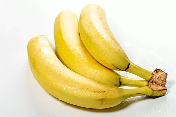 A branch of fresh ripe bananas on a white background (Flip 2019)