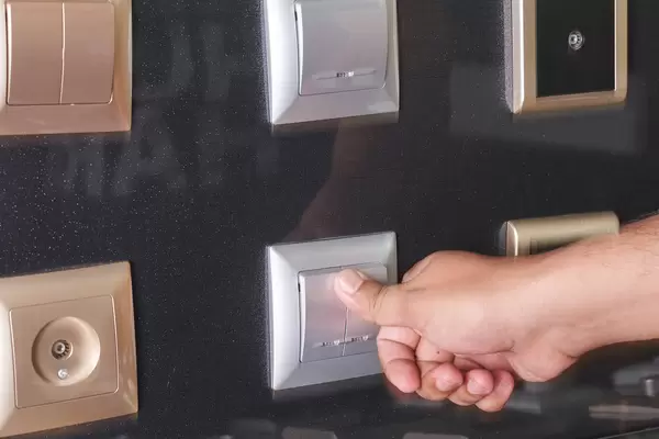 A buyer choosing electricity switches