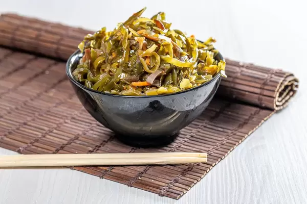 A delicious fresh seaweed salad (Flip 2019)