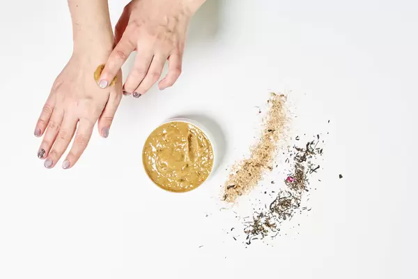 A female applying antioxidant cream on her hand
