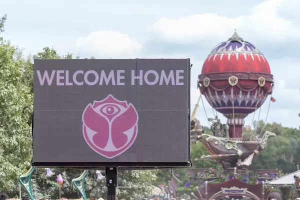 A huge 'Welcome home' screen welcomes the festival visitors at Tomorrowland