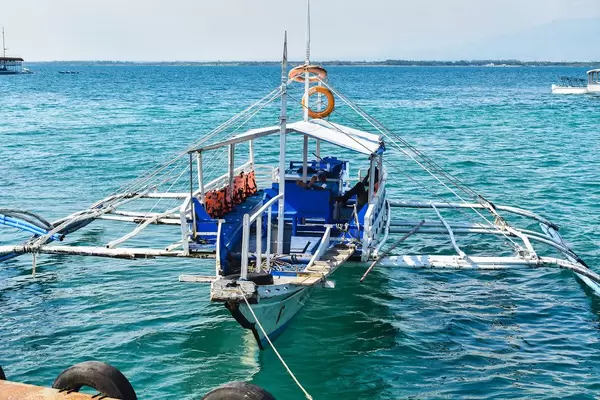 A local pumpboat docked at Lakawon Beach (Flip 2019)