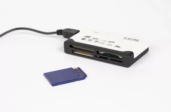 A multi card reader with usb cable  Flip 2019