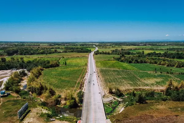 A newly built highway in Bacolod  (Flip 2019)