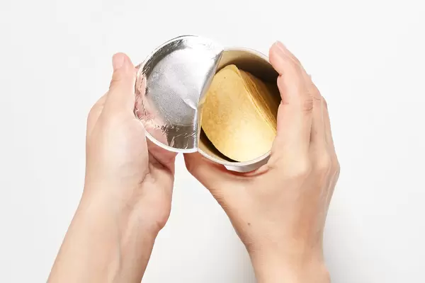 A person opening cylindric chips package