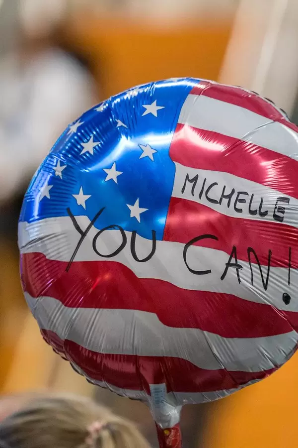 A round balloon with US flag graphics and "Michelle you can!" in handwriting at the founders' event Bits & Pretzels in Munich