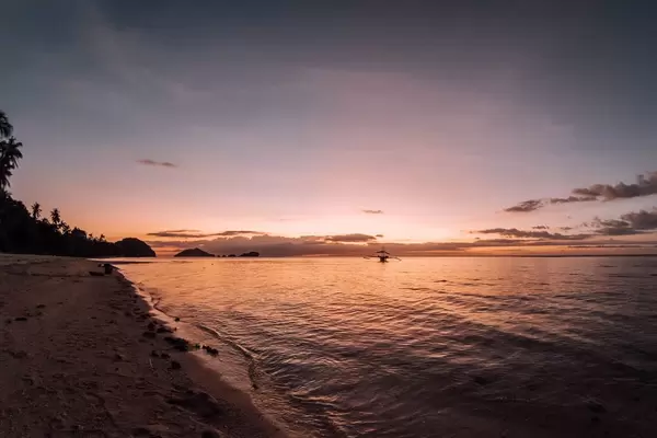 A tour boat resting over the horizon, Punta Bulata