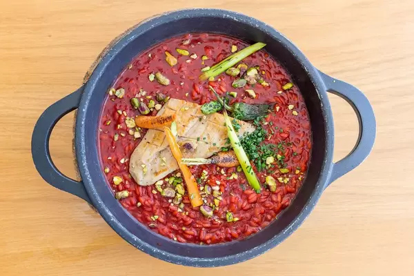 Abbaco, Port de Pollença. Mild rice, beetroot, grilled veggies, lacquered chicken breast and pistachios