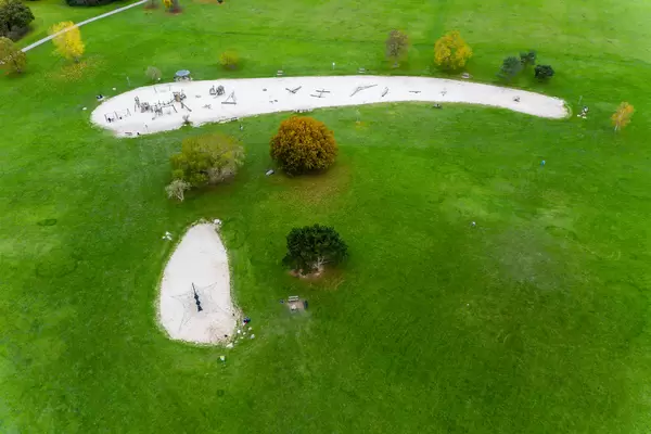 Abenteuerspielplatz im Park des Forstbotanischen Gartens in Köln aus der Vogelpersepektive