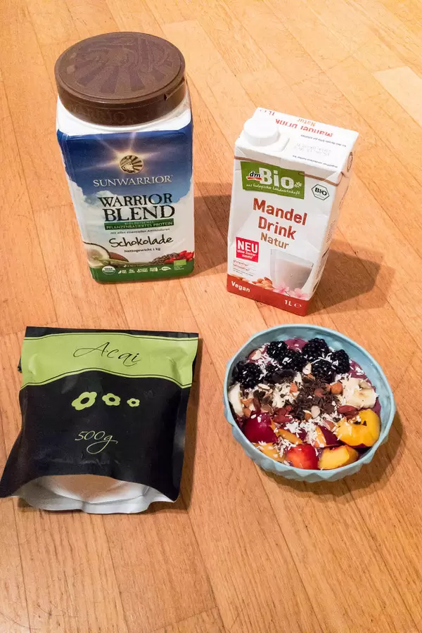 Acai-Bowl with Sunwarrior Protein and Almond Drink