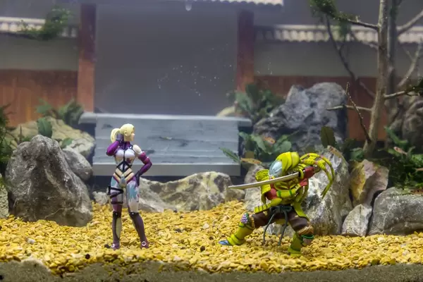Action figures in a fish tank by Aqua Design Manuel