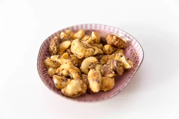 Activated food of the superfood manufacturer Living Intention, in a pink nut shell