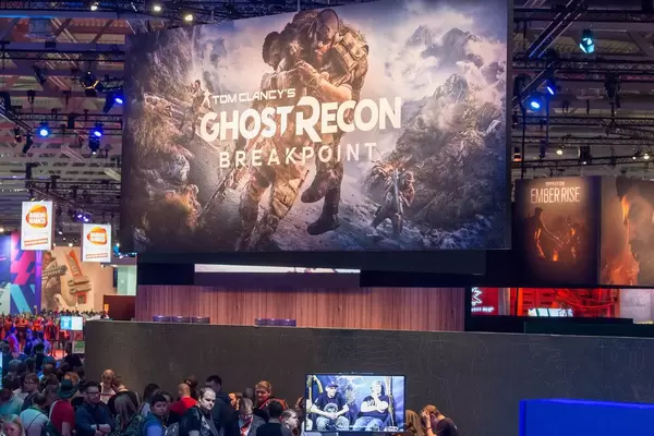 Advertising board of Tom Clancy's Ghost Recon Breakpoint above visitors of Gamescom