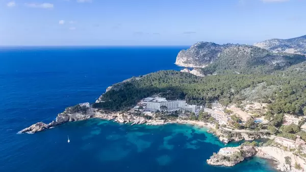 Aerial photo of Hotel Coronado Thalasso & SPA and Hotel Cala Fornells in Peguera, Mallorca