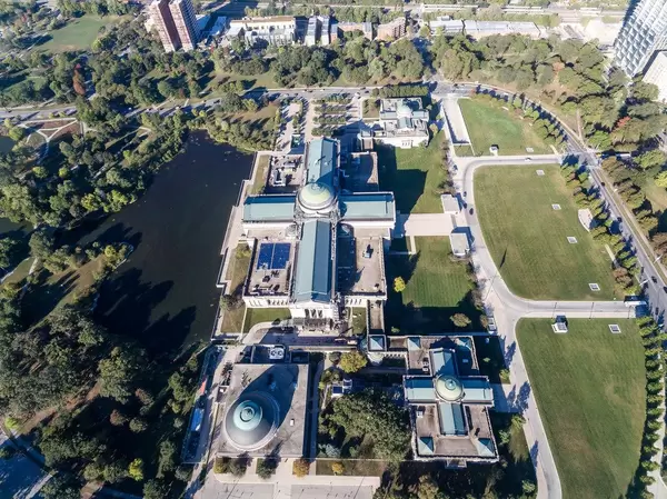Aerial photo of the Museum of Science and Industry in Chicago
