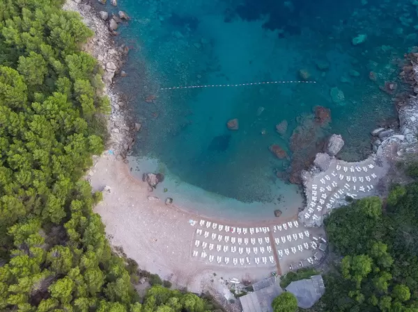 Aerial view of Sutomore Beach with sunbeds (Flip 2019)