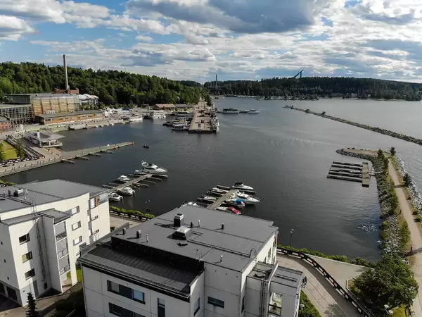 Aerial view shows harbour with motorboats docked at wooden jetties and the harbour quarter of Lahti, Finnland, with Sibelius congress and concert hall