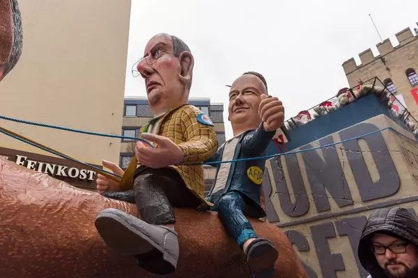 AFDP: Gauland und Kemmerich reiten auf Björn Höcke - Persiflagewagen thematisiert Skandal bei Thüringenwahl