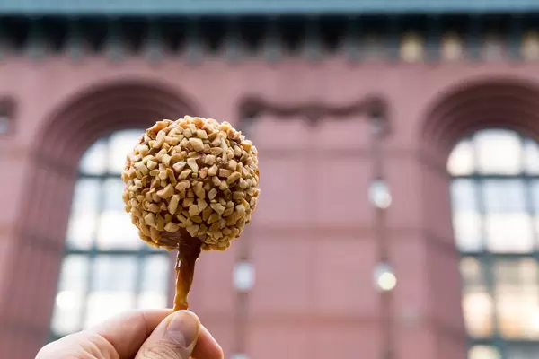 Affy Tapple mit Erdnüssen, Karamell und Äpfeln