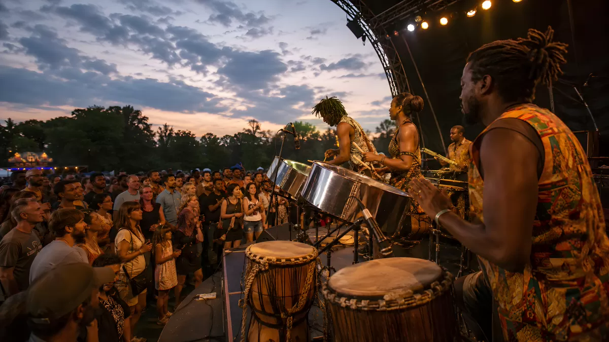 Afrikanische Trommler begeistern Publikum beim Open-Air