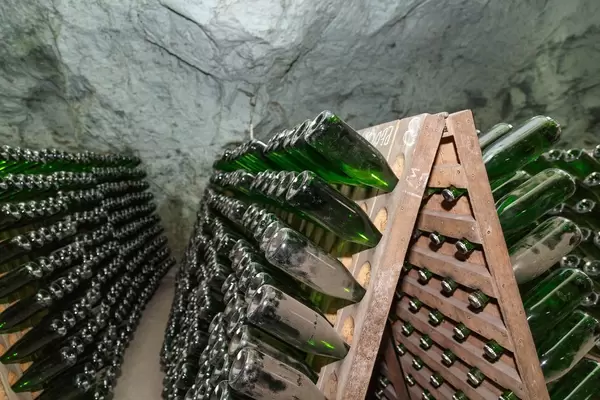 Ageing champagne in bottle in wooden pupitre (Flip 2019)