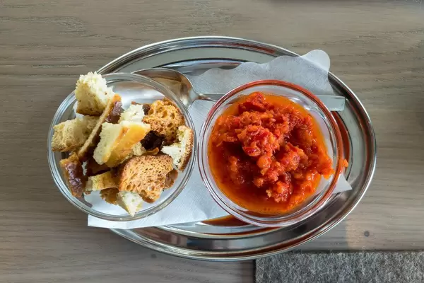 Ajvar und Zwieback