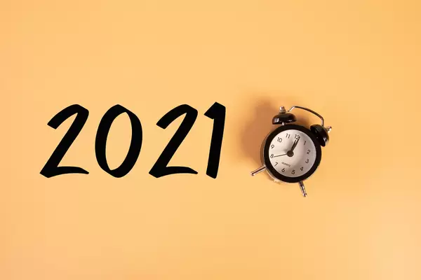 Alarm clock with 2021 text on orange background