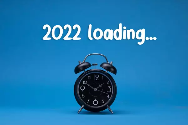 Alarm clock with 2022 Loading text on blue background