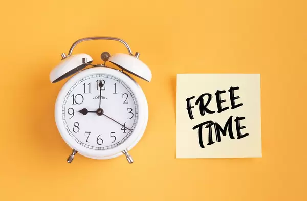 Alarm clock with handwritten text Free TIme