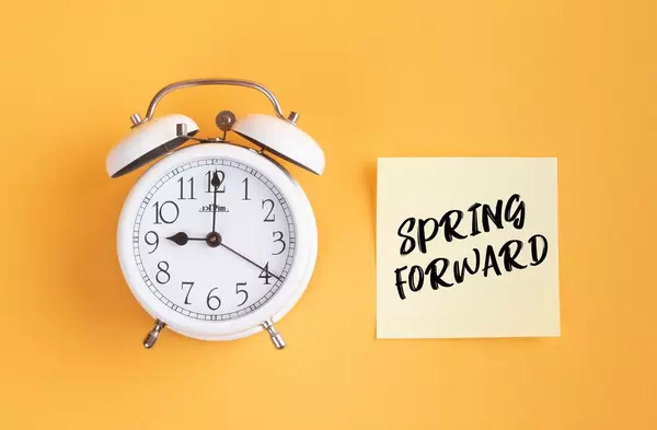 Alarm clock with handwritten text Spring Forward