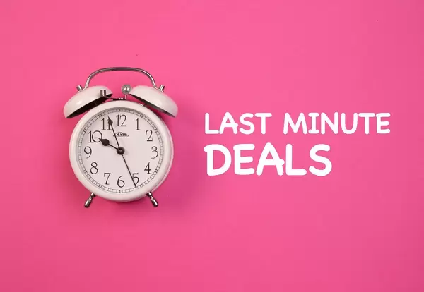 Alarm clock with Last minute deals text