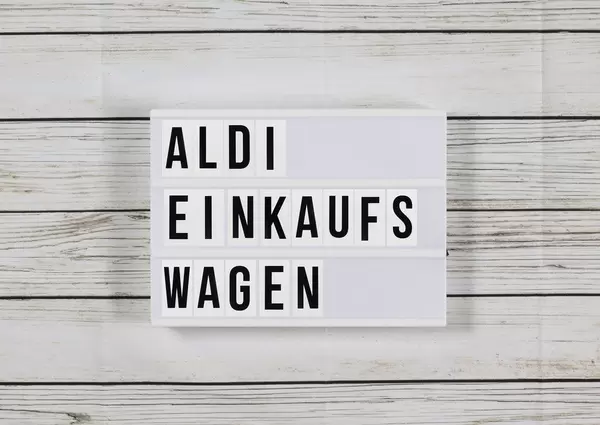 Aldi: Spektakuläre Enthüllung - die geheime Funktion der Einkaufswagen | Wirtschaft