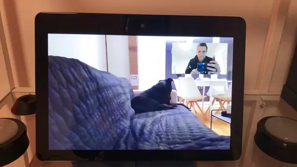 Alexa Echo Drop In auf einem Tablet