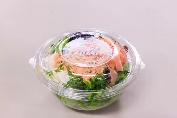 Aloha salad: smoked salmon, fish eggs, soft cheese, green salad and dressing