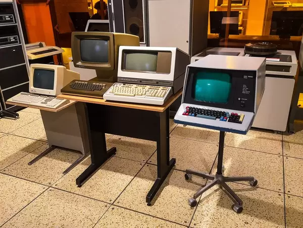 Alter Tesla Computer im Technikmuseum in Brünn, Tschechien