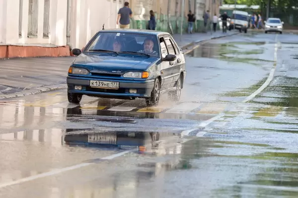 Altes Auto in Moskau